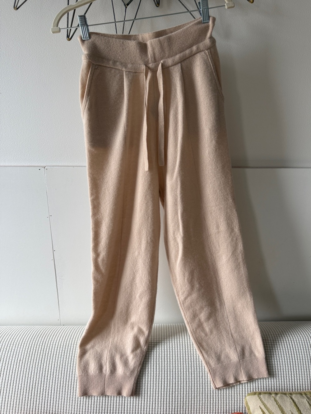 J. Crew 100% cashmere Women's Cozy Knit Joggers in Light Beige